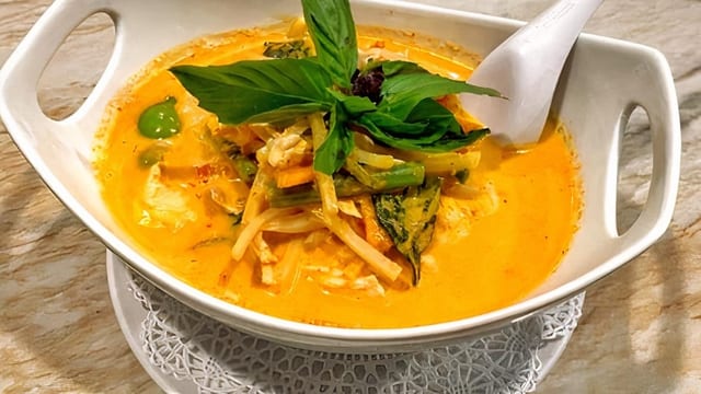 Lunch C1 Red Curry.