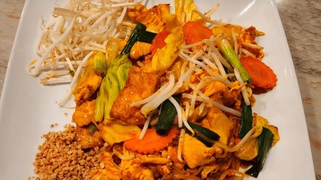 N1 Pad Thai.